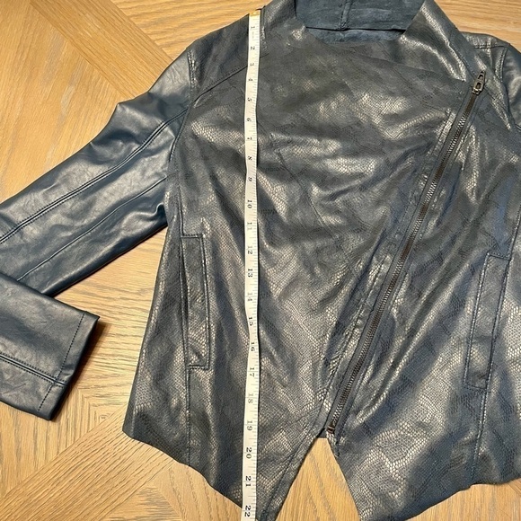ANTHROPOLOGIE blank NYC blue snake faux leather jacket - Picture 10 of 11